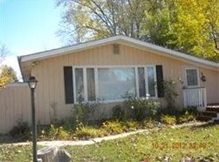 1510 Monroe St, Lake In The Hills, IL 60156