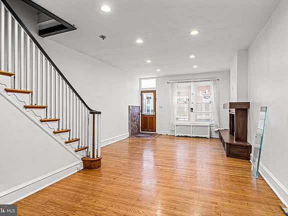 4th image of 1134 Daly St