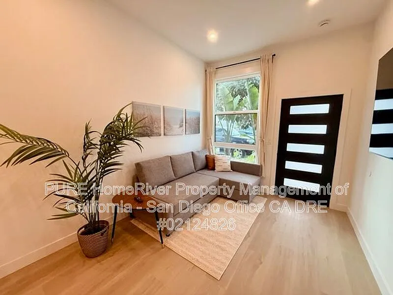 2 bed, 1.0 bath, $3,700 — Photo 2