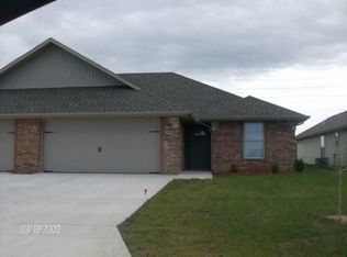 922 N Parkwood Ave, Republic, MO 65738