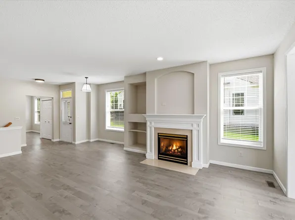5818 Prairie Ridge Dr, Shoreview, MN 55126
