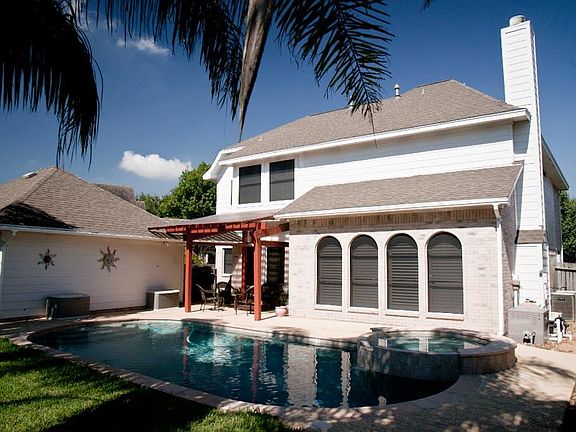 3rd image of 2410 Acadiana Ln