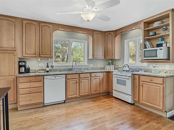 5th image of 9057 Monmouth Dr