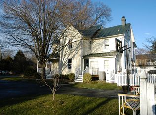 913 Elden St, Herndon, VA 20170