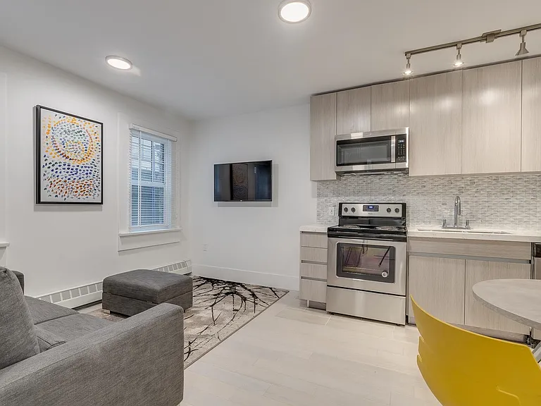 1425 Haro St #105 — Photo 6