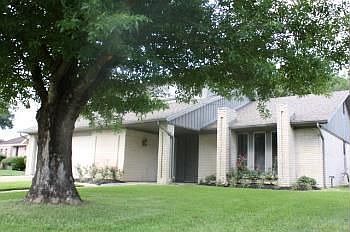 1st image of 615 Park Knoll Ln
