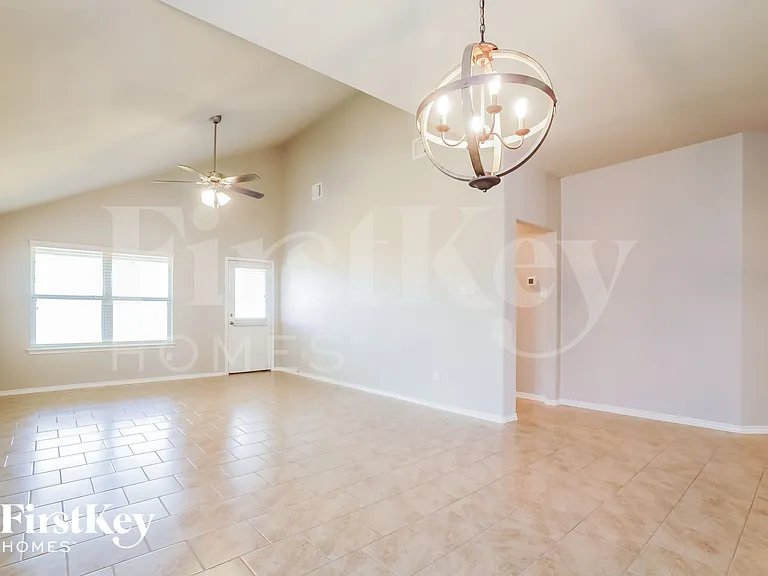 2623 Lincolns Meadow Dr — Photo 3