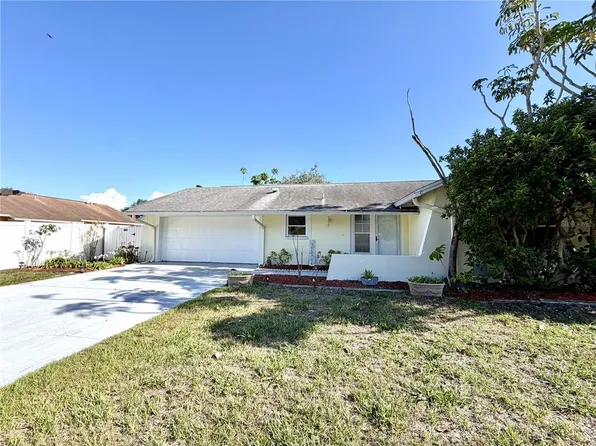 8212 101st Ct, Seminole, FL 33777