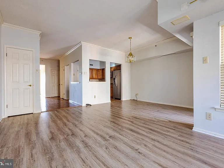 6161 Main St — Photo 10
