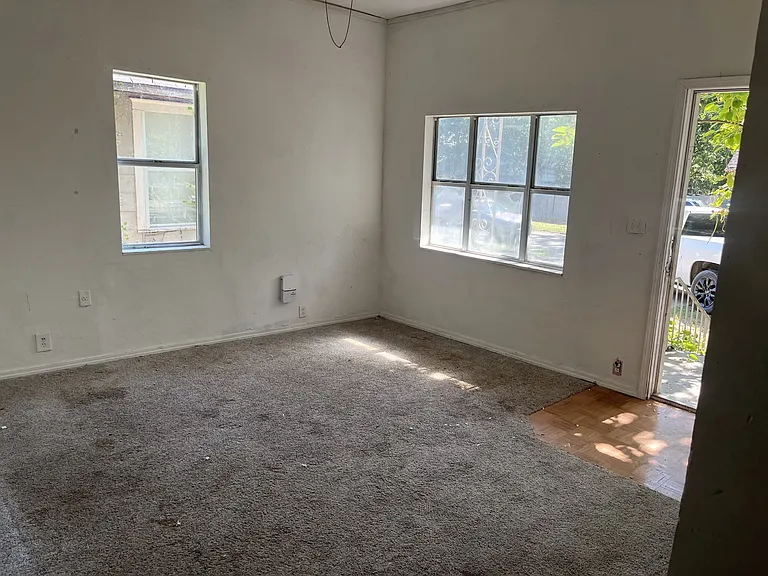 319 N G St — Photo 6