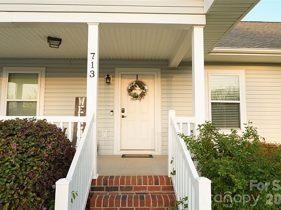 5th image of 713 Willie Beatty Ct