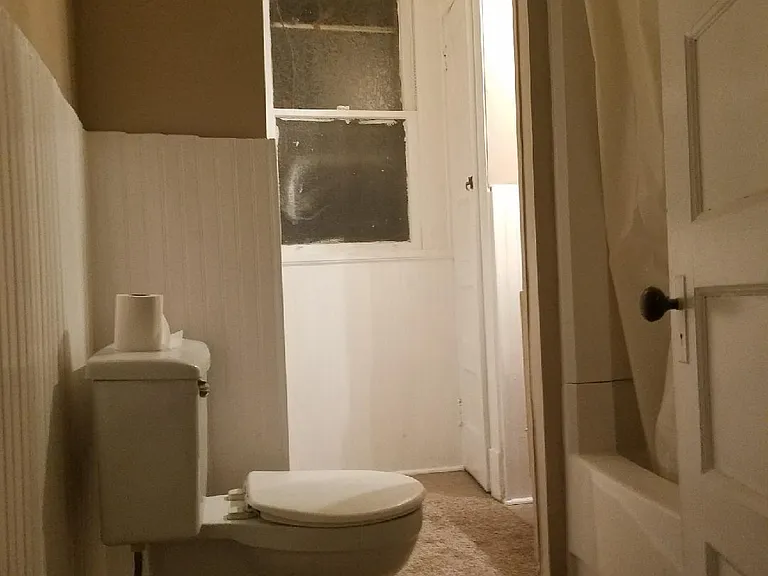 34 Grant Ave #2R — Photo 5