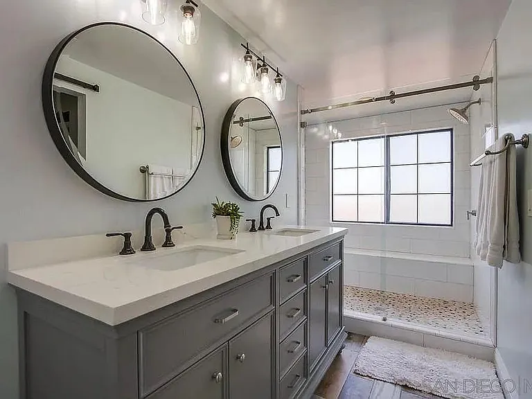 13563 Longfellow Ln — Photo 3