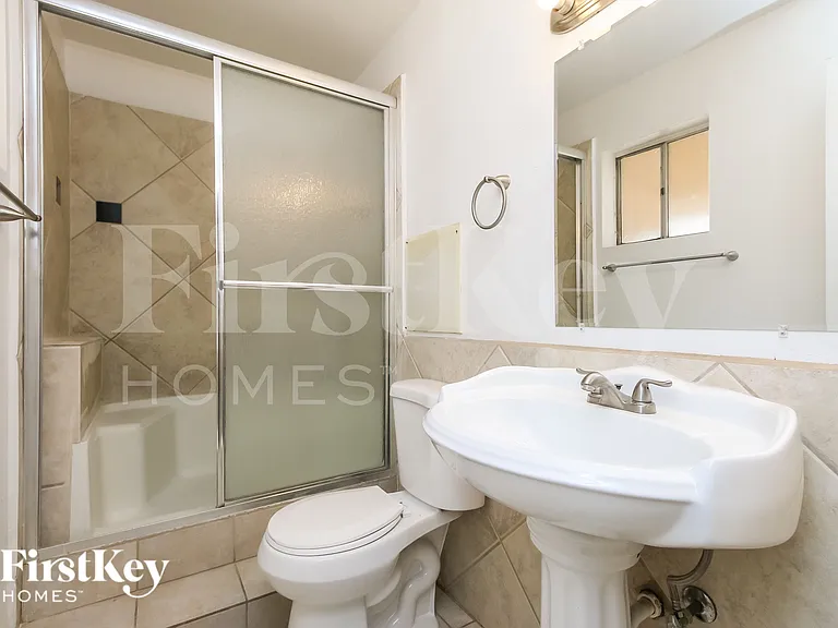 509 W 3rd Pl — Photo 16