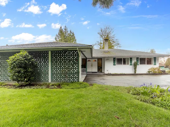 2992 Lazy A St, Coquitlam, BC V3C 3N7