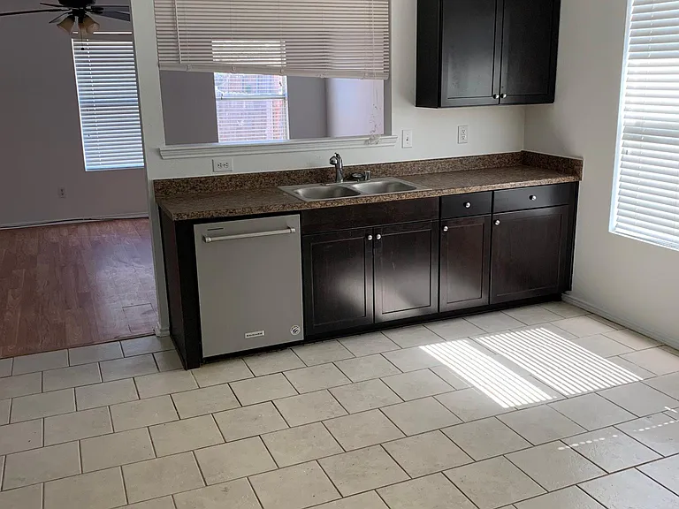 2701 Woodlake Pkwy — Photo 16