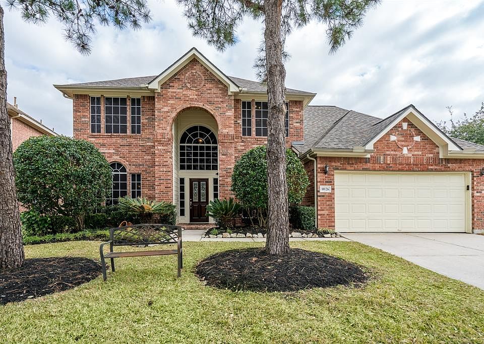 Charmin 2-story home nestled in the gated golf course community of Canyon Lake at Stonegate!