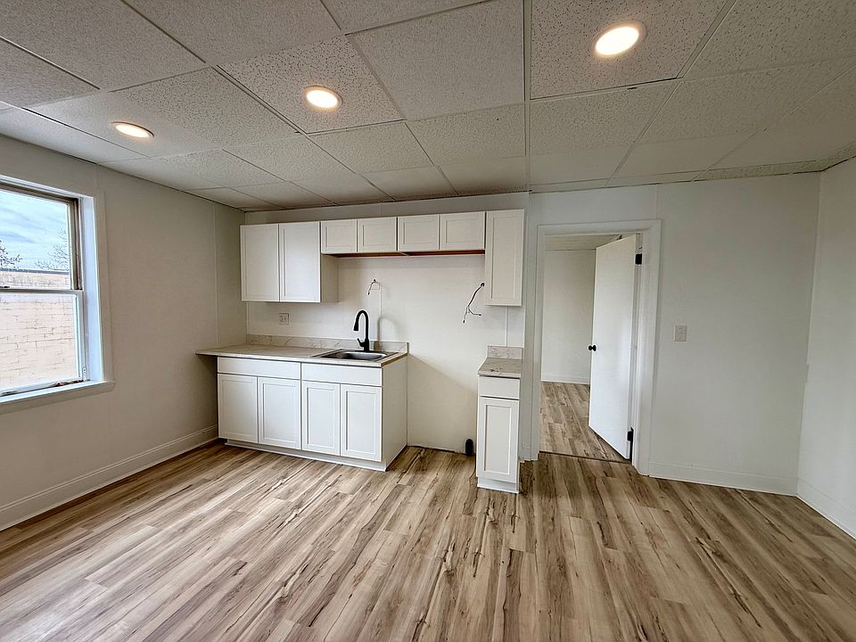 2nd image of 527 Broad Ave #8