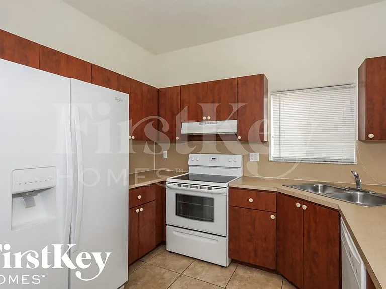 428 SE 12th Ter — Photo 5
