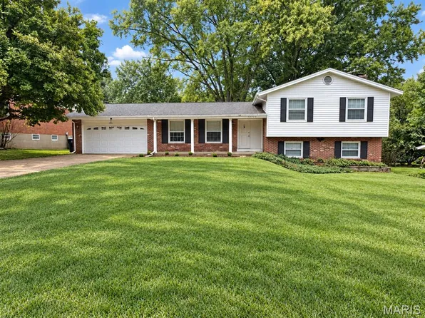 12572 Starspur Ln, Saint Louis, MO 63146