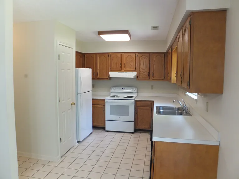 494 Pheasant Run — Photo 7