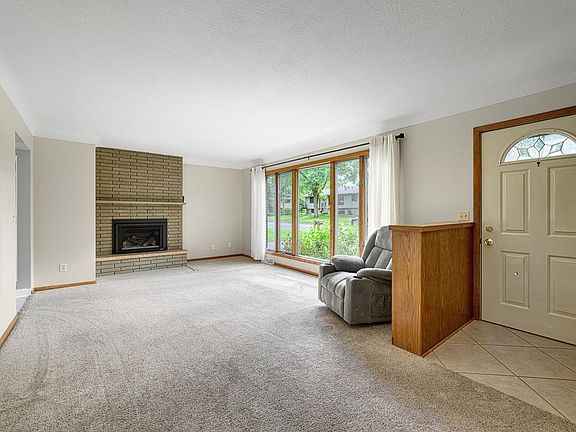 4th image of 753 Valley View Dr