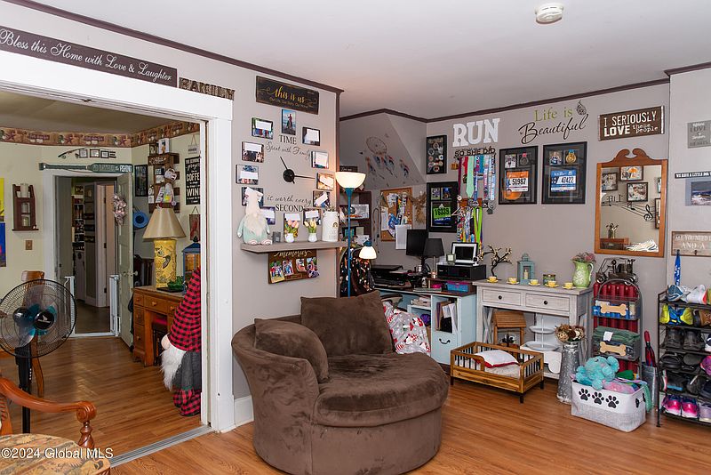 4th image of 325 Mohawk Avenue