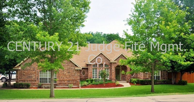 Welcome to 828 Clearwater Dr!