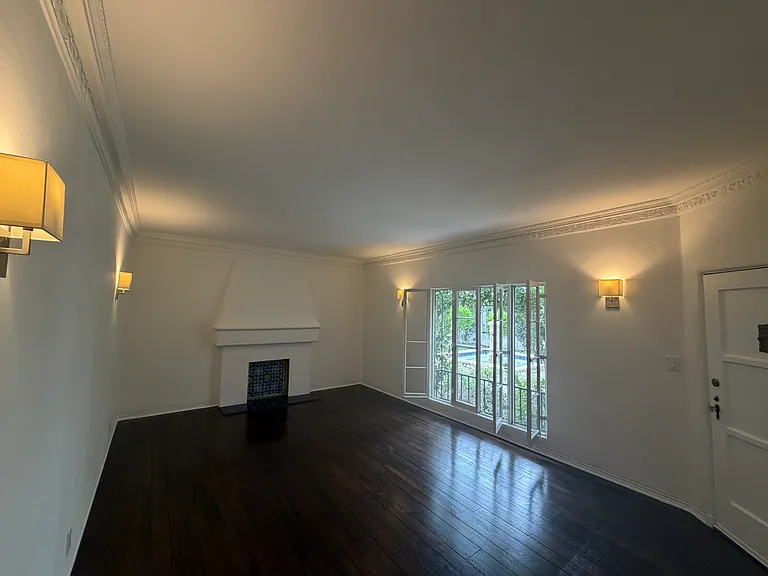 1049 S Orange Grove Ave #1 — Photo 3