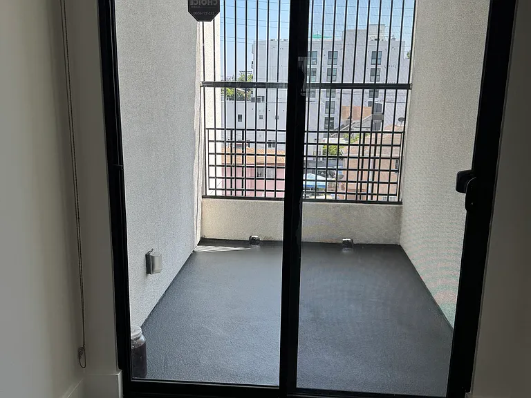 1046 S Serrano Ave #4 — Photo 16