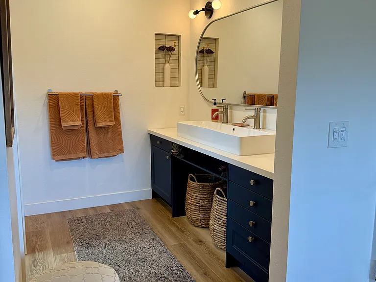 en suite bathroom vanity
