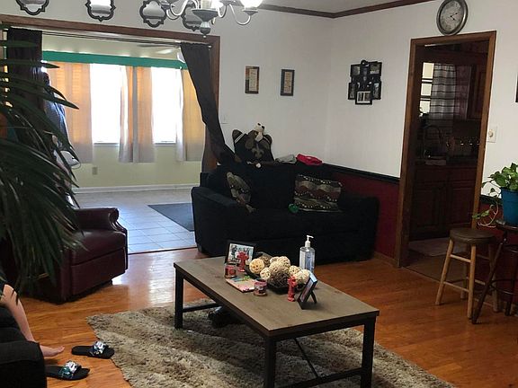 3rd image of 15235 Saint Charles St