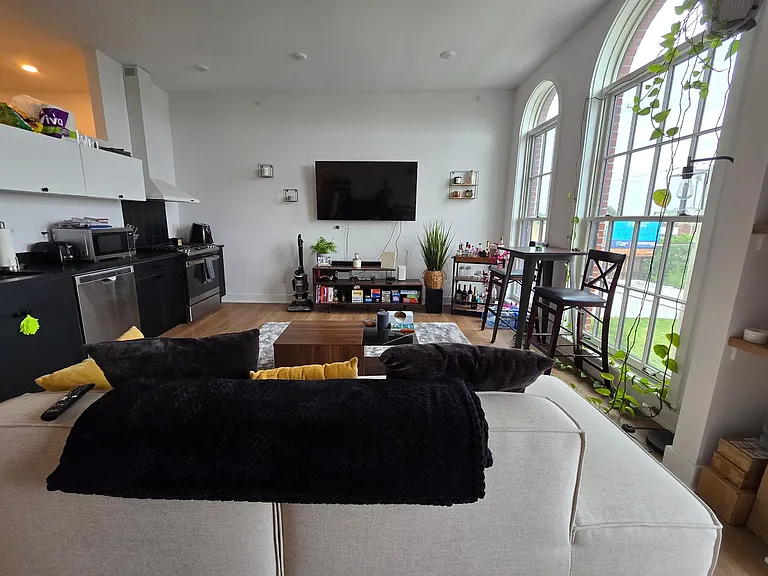 2966 Richmond St — Photo 15