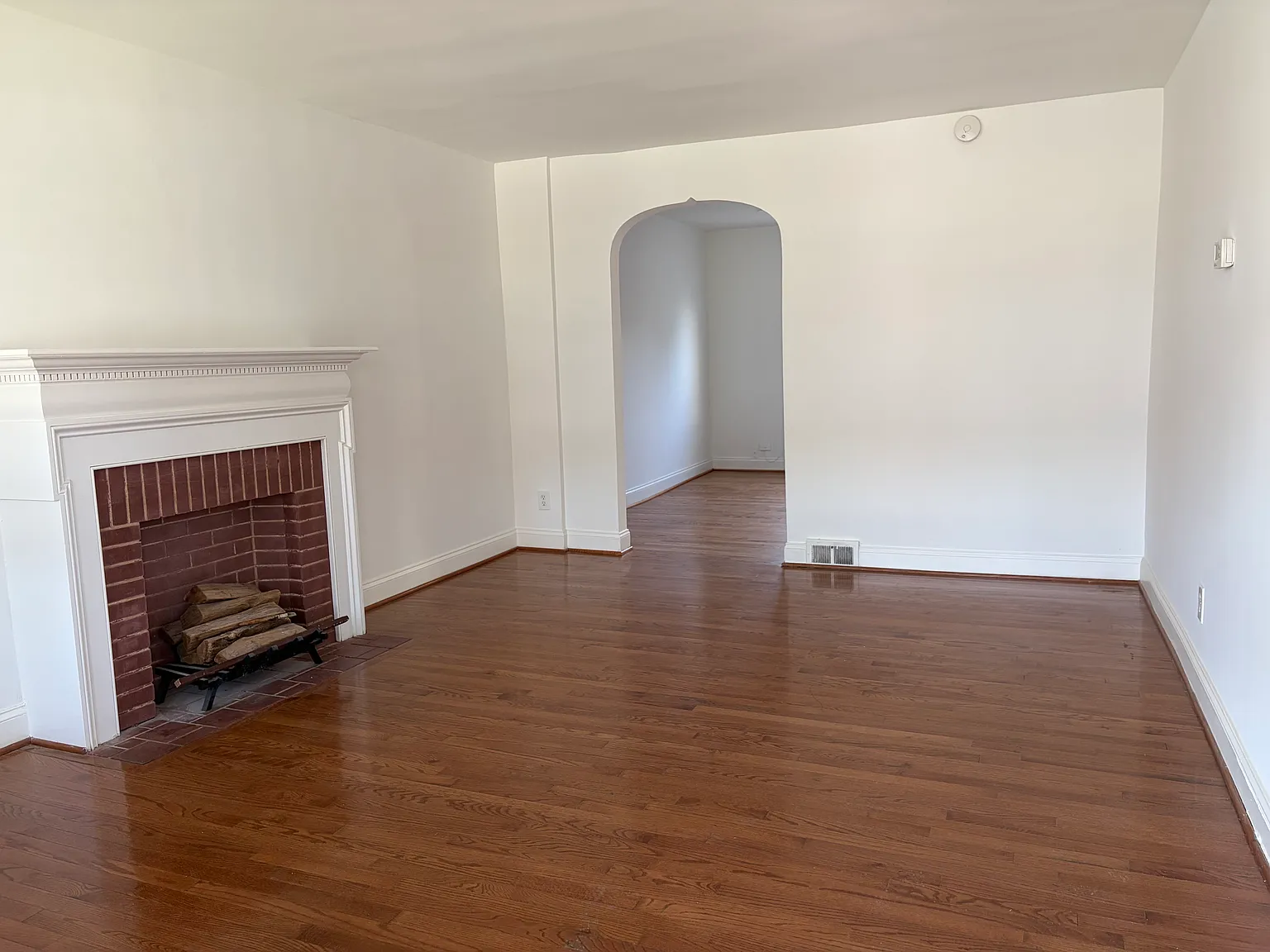 2 bed, 1024 sqft, $1,800 — Photo 2