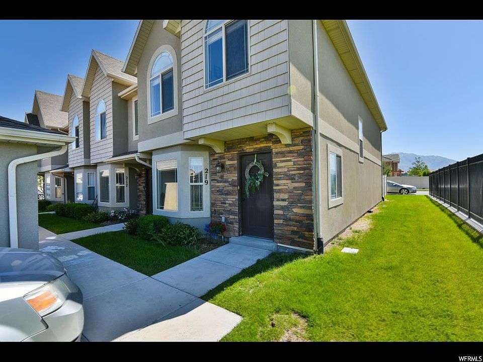 1st image of 219 S Tamarak Cir