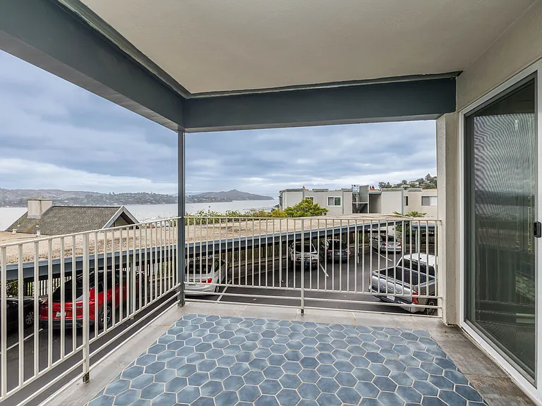 Sausalito Towers — Photo 26