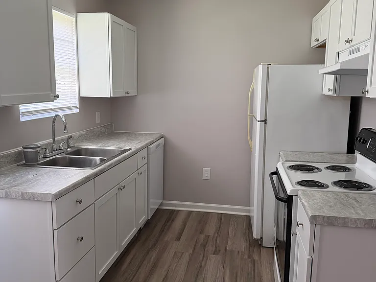 32-34 E Madison Ave — Photo 3