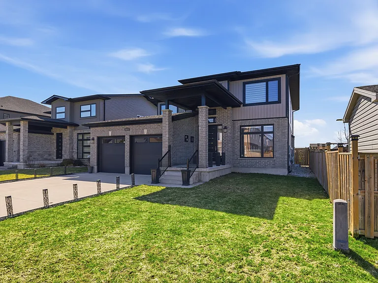 1615 Sandridge Ln — Photo 2