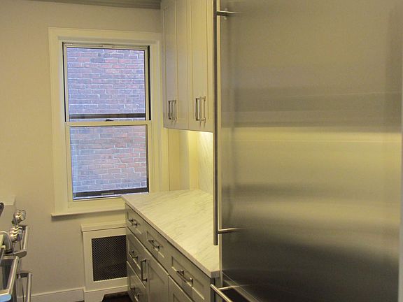 3rd image of 14 Horatio St APT 9H