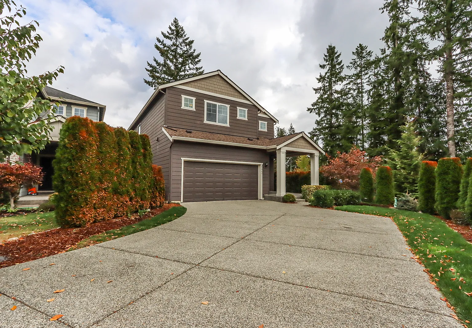 4 bed, 2.5 bath, 2370 sqft, $3,500 — Photo 2