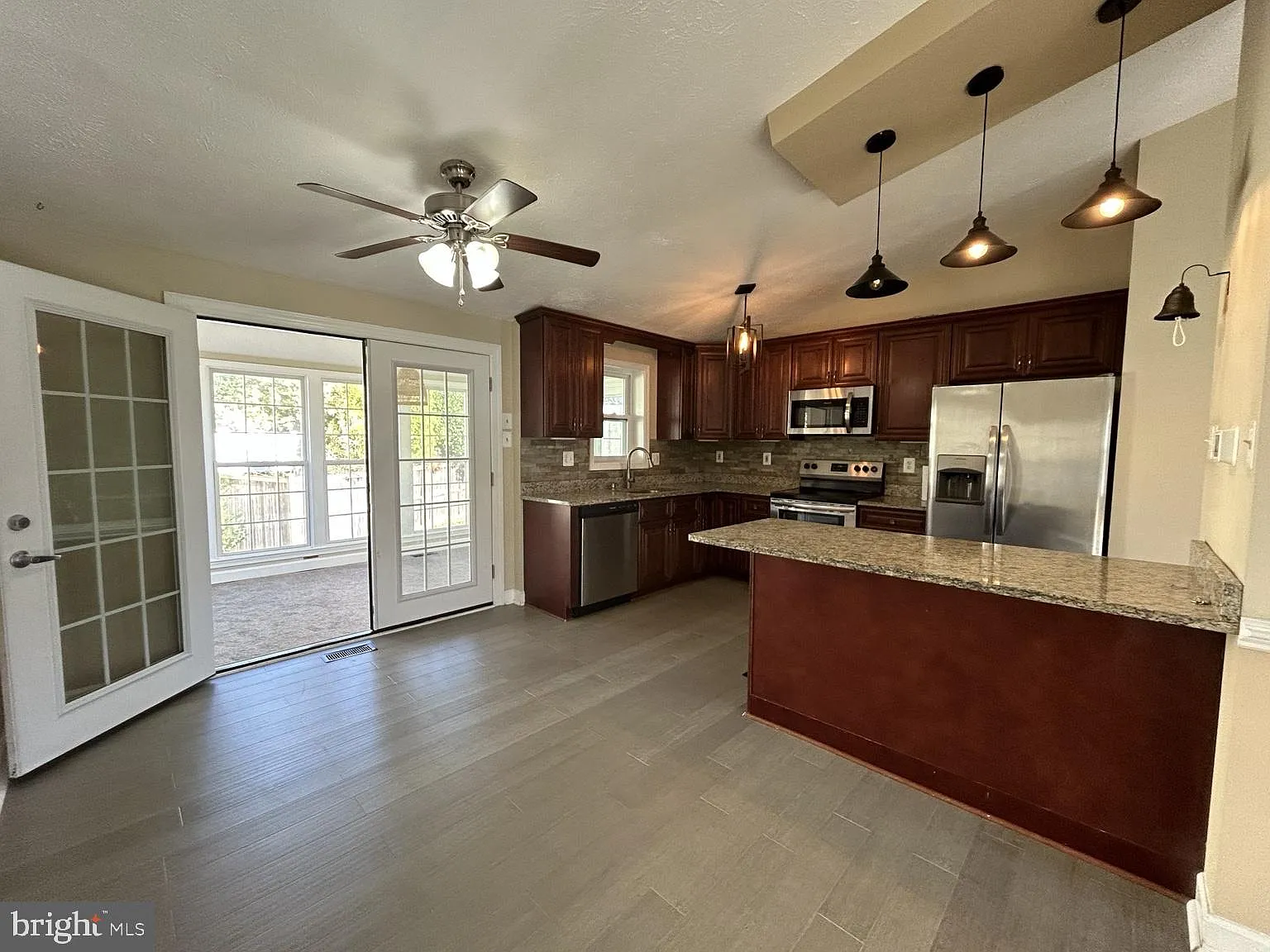 4 bed, 2.0 bath, 1432 sqft, $2,850 — Photo 2