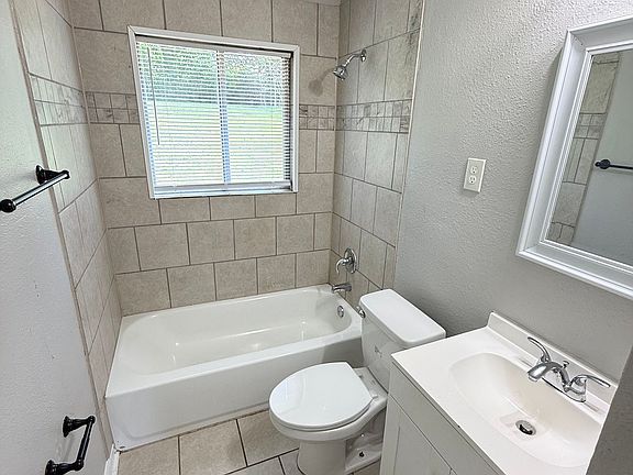 4th image of 735 Farris Rd