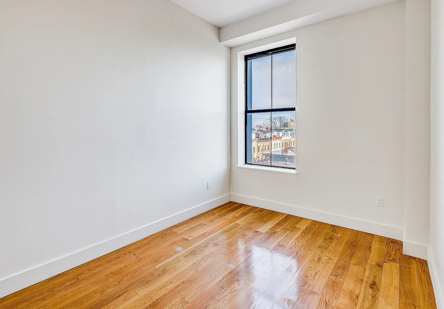 16-80 Madison Street - 203 — Photo 2