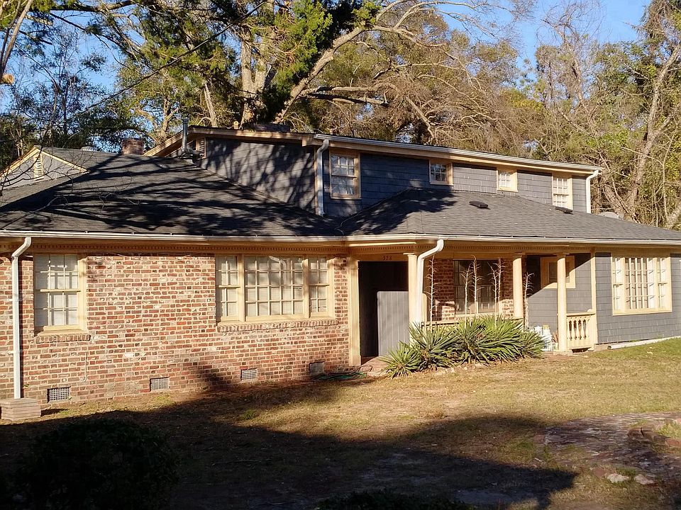 Unit in quiet community near bridge