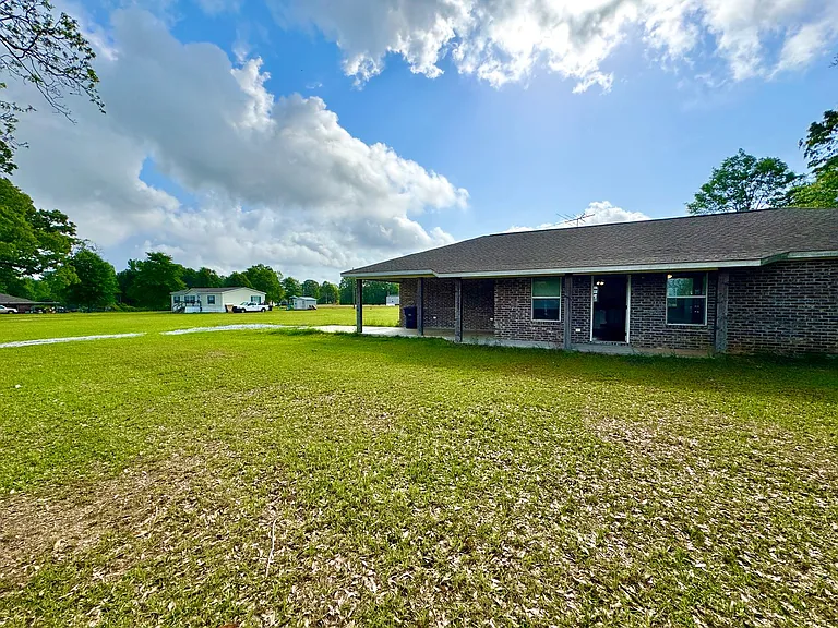 1190 Carnes Rd — Photo 4