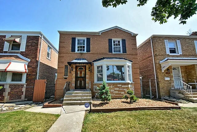 10411 S Prairie Ave photo 1