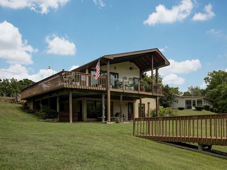 1st image of 165 Hillcrest Heights Dr
