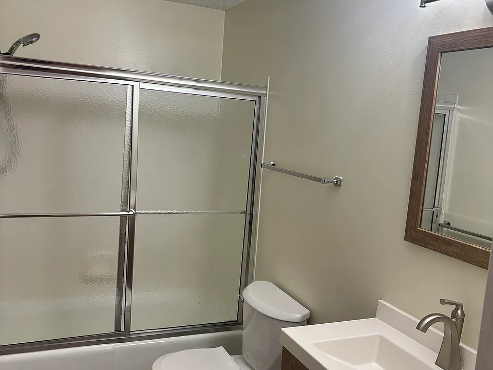 100 Strawberry Ave #4