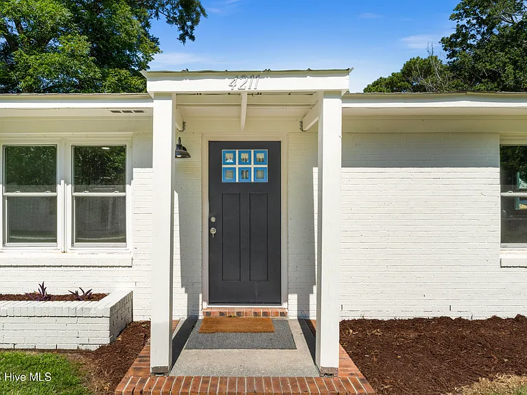 4211 Peachtree Ave — Photo 2
