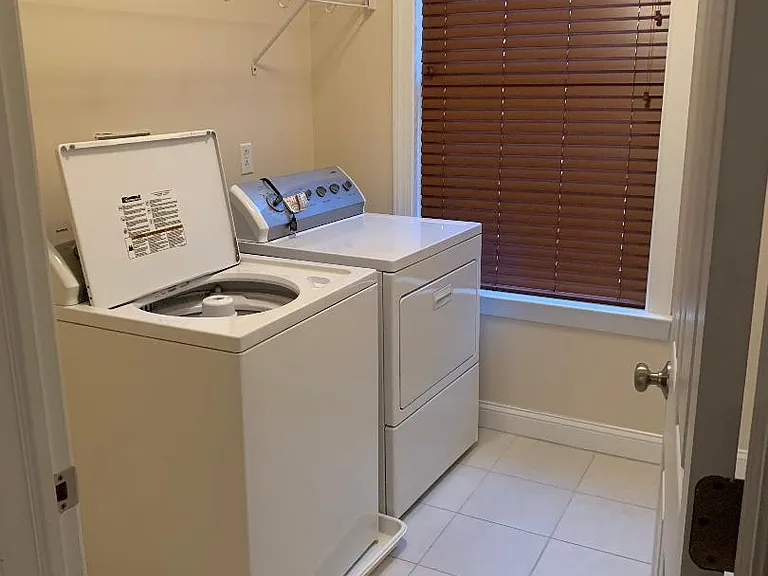 2449 Grays Ferry Ave — Photo 16